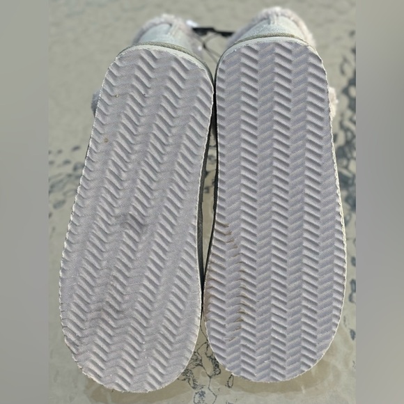 Cute Sliver Boots Size 2 - Picture 6 of 6